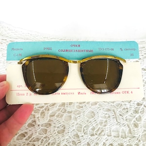 1967 Vintage Sunglasses: Unisex Metal Frame, New in Package
