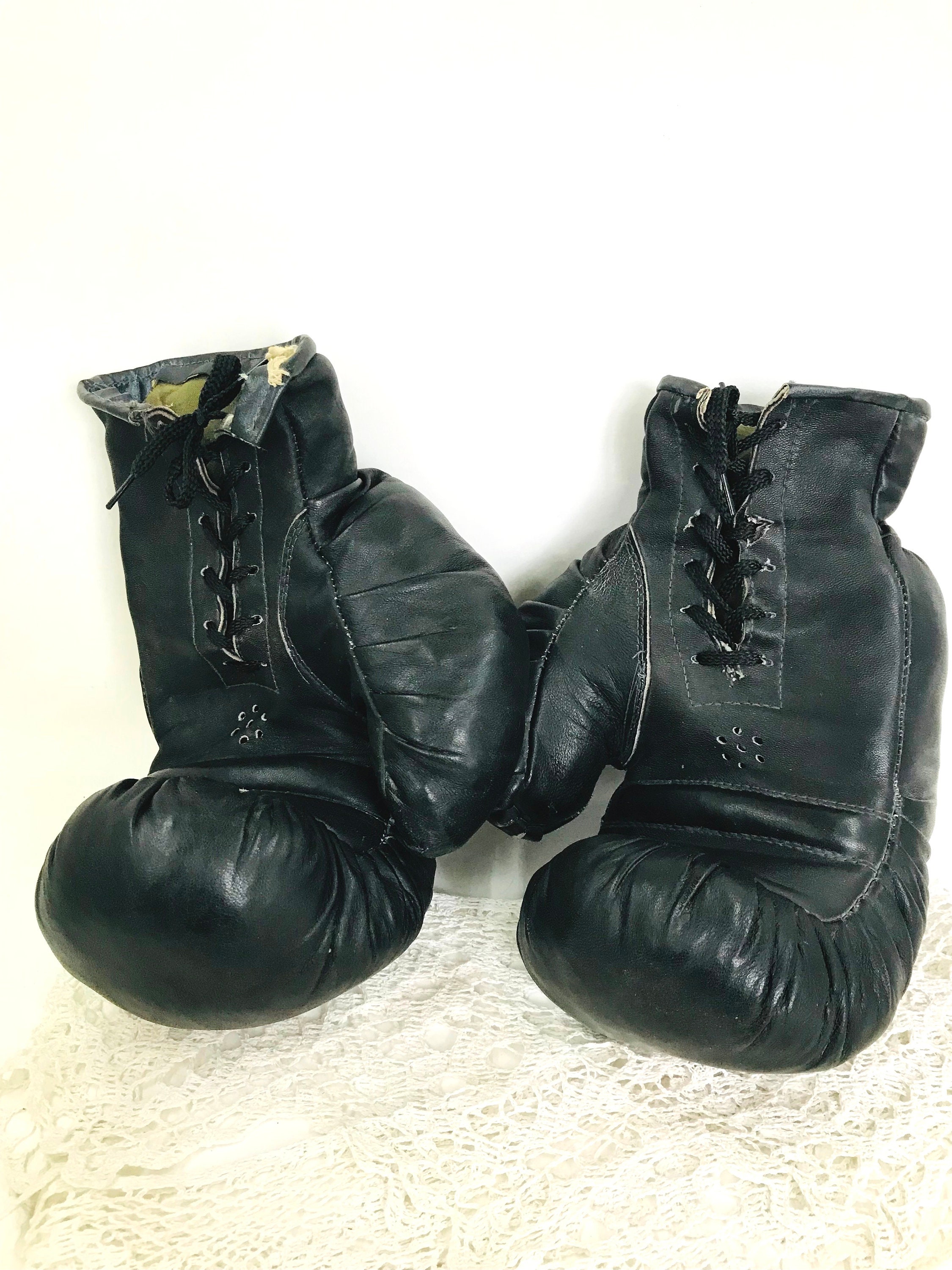 Vintage Black Boxing Gloves Tee – TRINITY