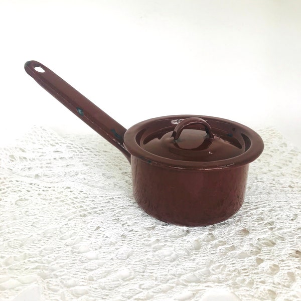 Vintage brown small saucepan Enamel pot with lid Small sauce pot with handle Enameled cooking pot Enamelware Rustic farmhouse cottage decor