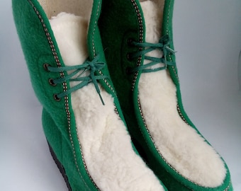 Girls winter boots Winter shoes for girls Green boots Kids winter boots Boots vintage Wool boots  Winter boots for girls Green & white boots