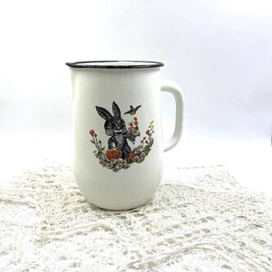 White enamelware pitcher Kitchen enamel water jug Primitive enamelware milk can Retro kitchen container Country cottage Garden decor