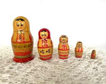 Russian matryoshka babushka Wooden nesting doll Nesting dolls 5 pcs Wooden babushka Matryoshka doll  5 dolls in 1