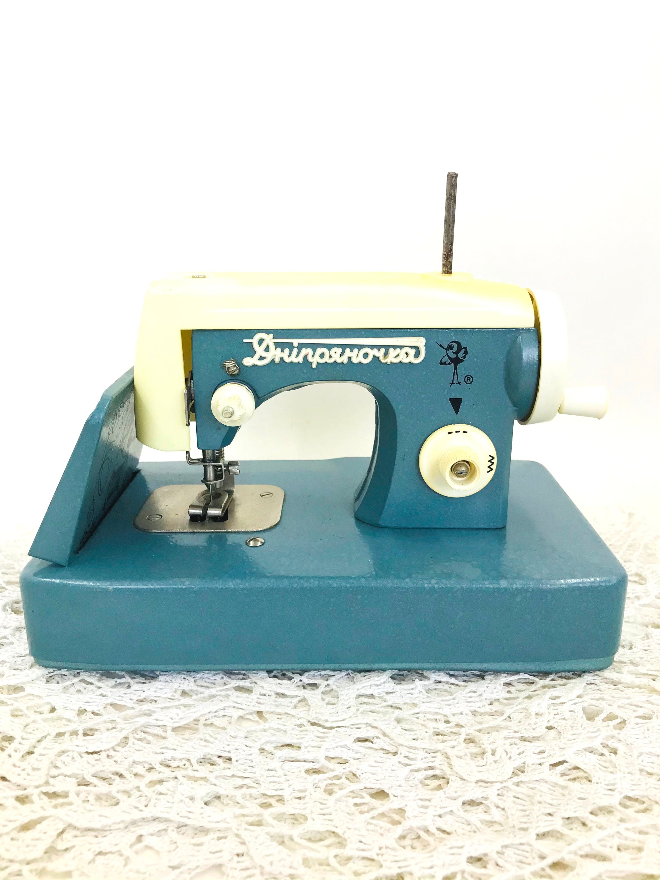 Hand Crank Davis Sewing Machine Vintage American Sewing Machine 