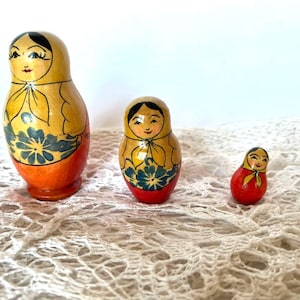 Russian matryoshka babushka  Wooden nesting doll Nesting dolls 3 pcs Wooden babushka Matryoshka doll  3 dolls in 1