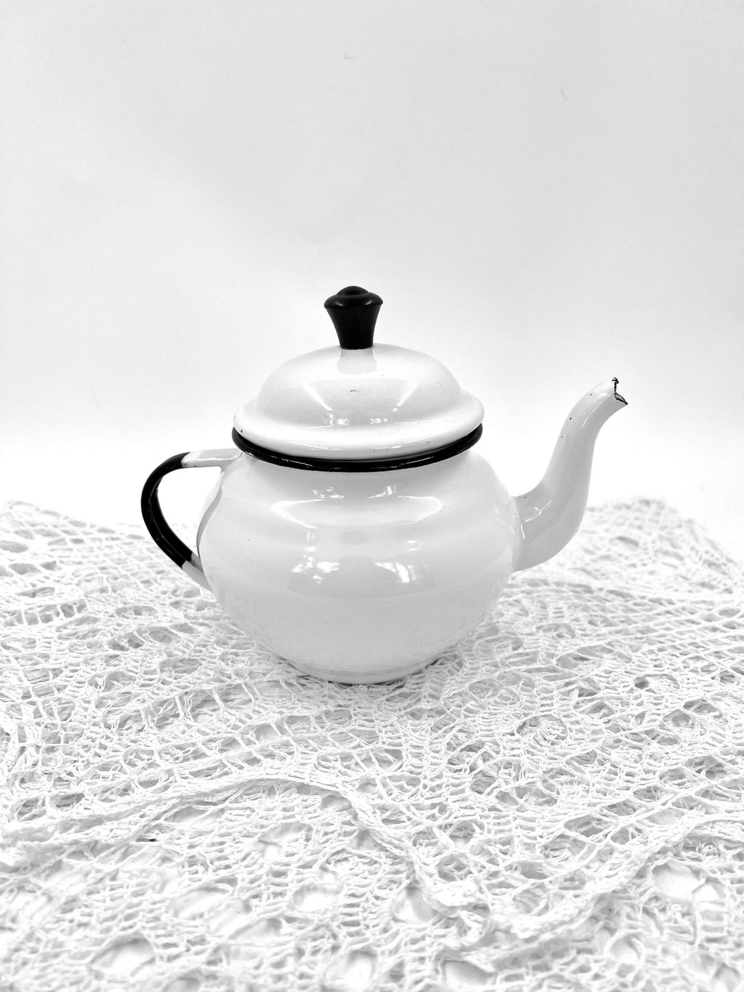 Vintage White Metal Teapot 1968 Tea Kettle Kitchen Enamel Coffee Pot Enameled Kettle Pitcher 0.5