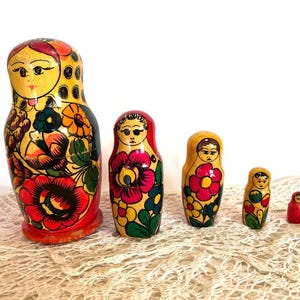 Russian matryoshka babushka Wooden nesting doll Nesting dolls 5 pcs Wooden babushka Matryoshka doll  5 dolls in 1