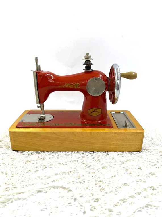Vintage Baby Sewing Machine Manual Small Sewing Machine for Children  Decorative Seamstress Fabric Store Alterations Decor 