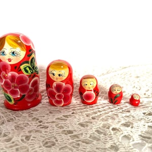 Russian matryoshka babushka Wooden nesting doll Nesting dolls 5 pcs Wooden babushka Matryoshka doll 5 dolls in 1