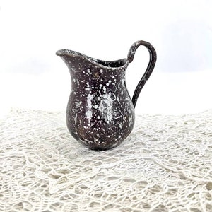 White enamelware pitcher Kitchen enamel water jug Primitive enamelware milk can Retro kitchen container Country cottage Garden decor