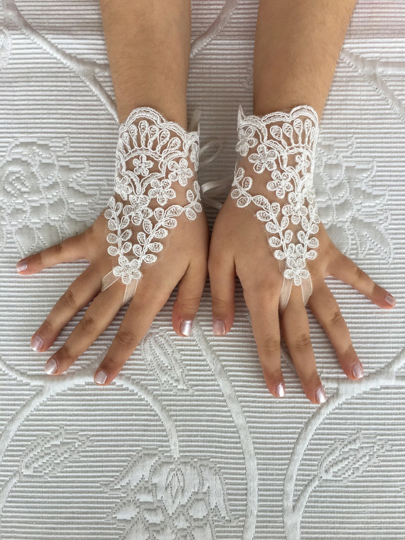 lace glove Flower Girl ivory lace gloves wedding bridal gloves french lace for princess wedding gloves Bridesmaid gloves
