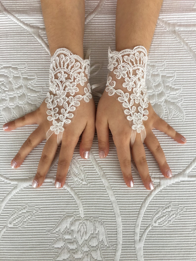 lace glove Flower Girl ivory lace gloves wedding bridal gloves french lace for princess wedding gloves Bridesmaid gloves