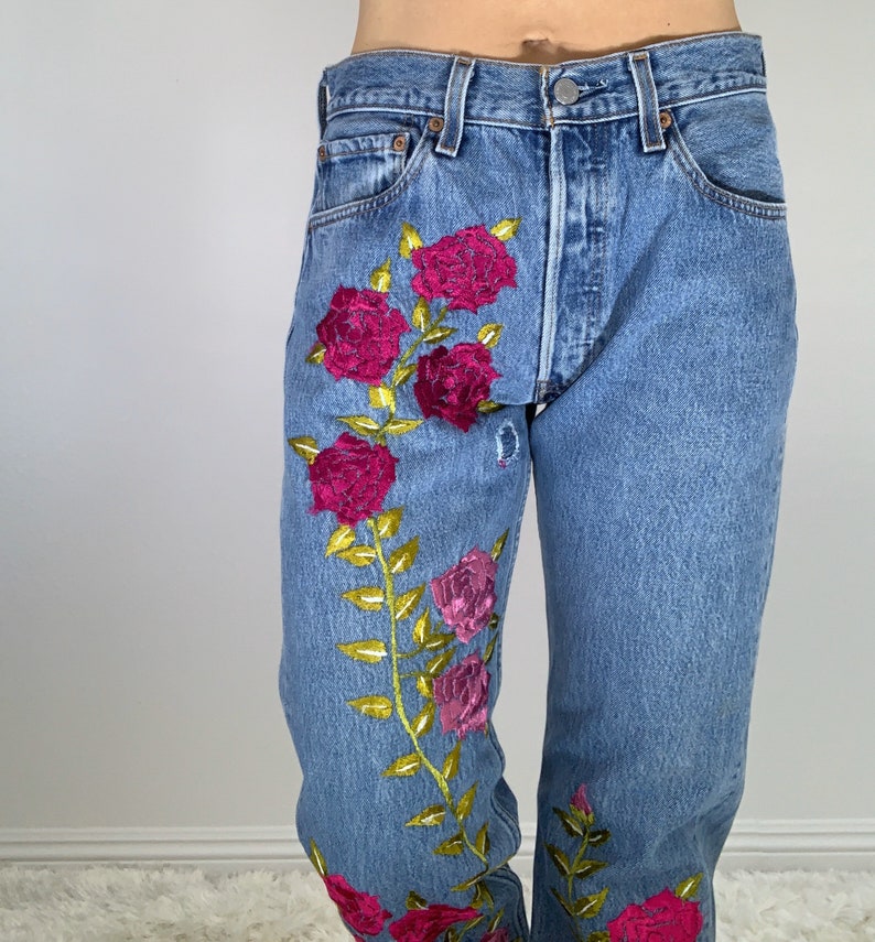 Vintage Levi\u2019s embroidered 501 28x31