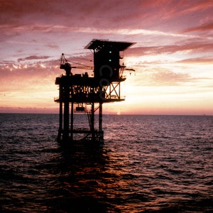PLATEFORME Pétrolière, Photo argentique Originale 1990 , Golfe du Mexique coucher de soleil