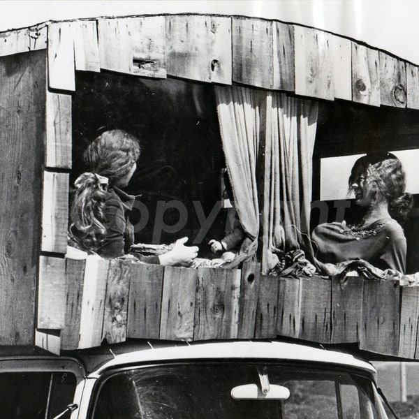 HIPPIES bus, Photo Originale années 60, sur la route, caravane