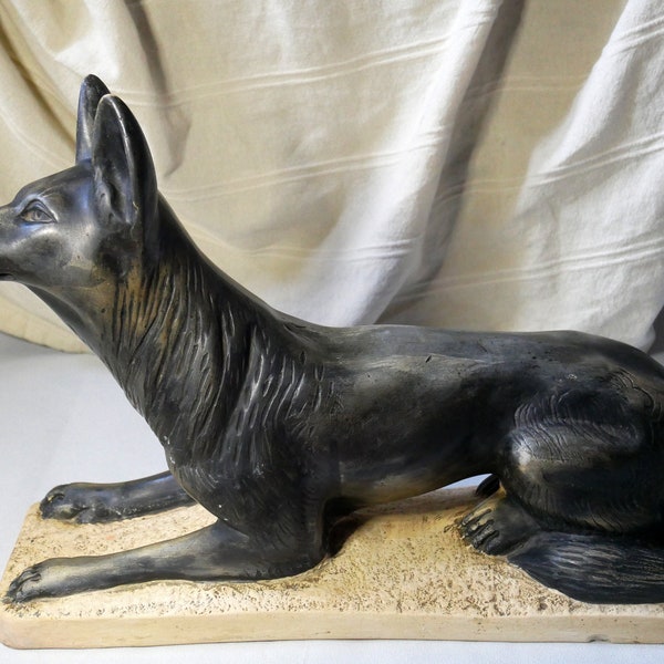 Sculpture ART DECO, Chien assis, 40 cm, plâtre patine bronze