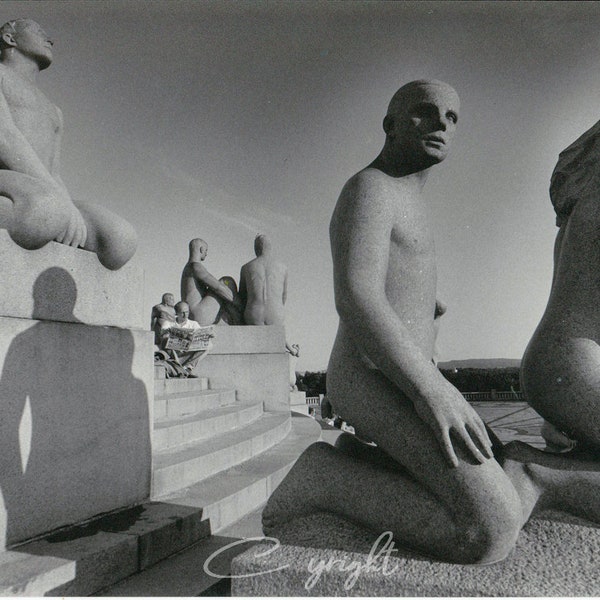 Photographie argentique, VIGELAND, sculpture granite, OSLO 1985