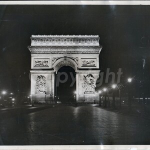 Photographie 1931 Arc de triomphe PARIS la nuit, ORIGNIALE noir et blanc vintage The Times