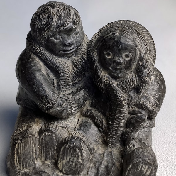 SCULPTURE INUIT ESKIMO,  pièce unique Originale fait main Stéatite Canada signée numérotée