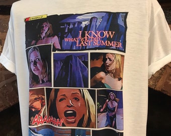 Ich weiß, was du letzten Sommer gemacht hast - weißes T-Shirt. Helen, Sarah Michelle Gellar. Im Comic-Stil. Herren & Damen alle Größen