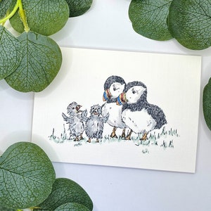 Nouvelle carte de jumeaux. Carte de soufflage pour bébé amoureux des macareux.