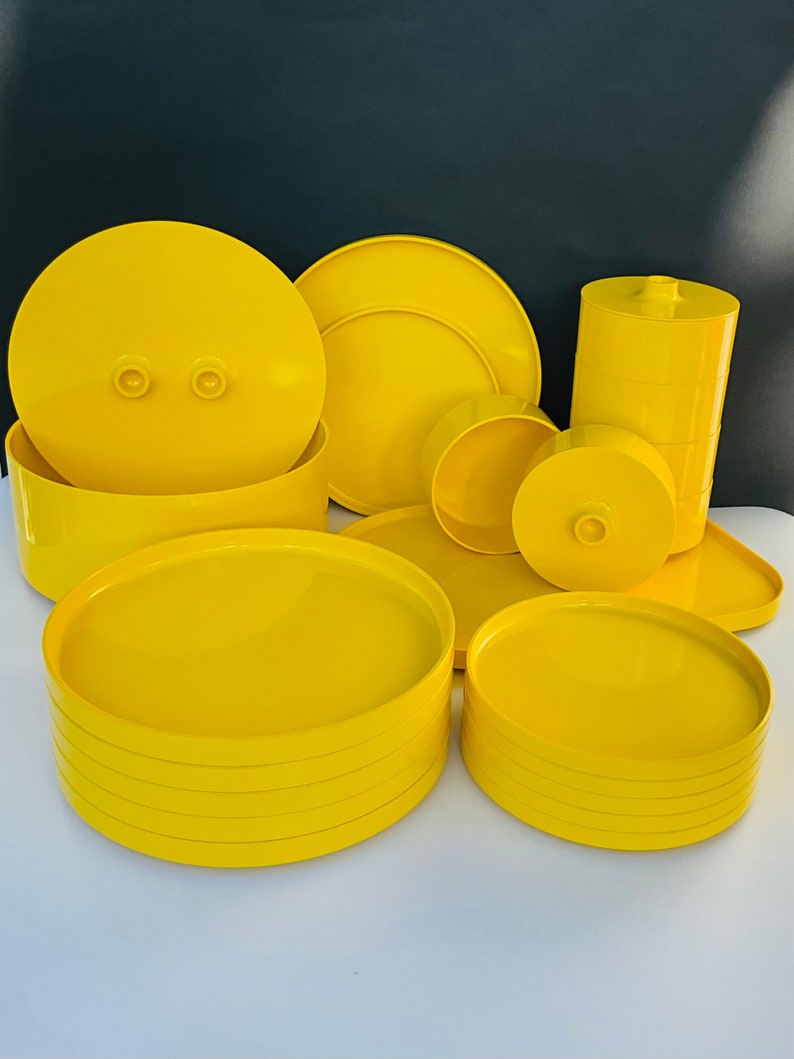 Mid Century Modern Heller Massimo Vignelli 1970s Yellow Stacking Dinnerware Plates Cereal Bowls Serving Tray Salad Bowl Made in Italy image 4