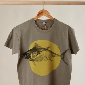 Screen printed graphic on T-shirt FISH & CIRCLE image 4