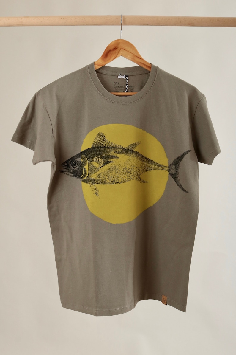 Screen printed graphic on T-shirt FISH & CIRCLE image 4