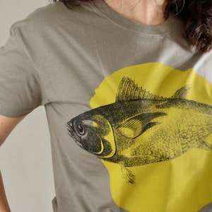 Screen printed graphic on T-shirt FISH & CIRCLE image 6