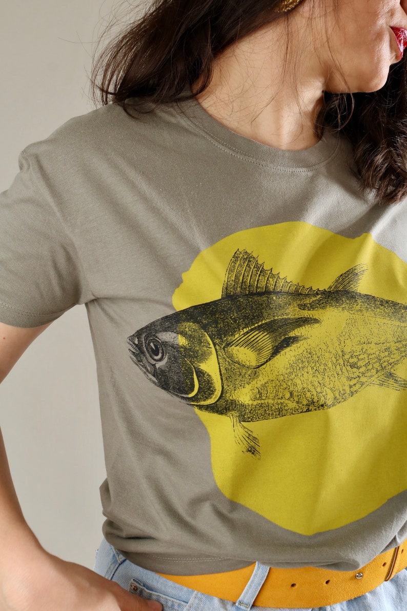 Screen printed graphic on T-shirt FISH & CIRCLE image 6