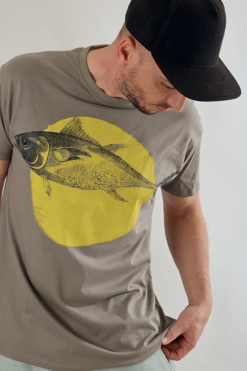 Screen printed graphic on T-shirt FISH & CIRCLE image 2
