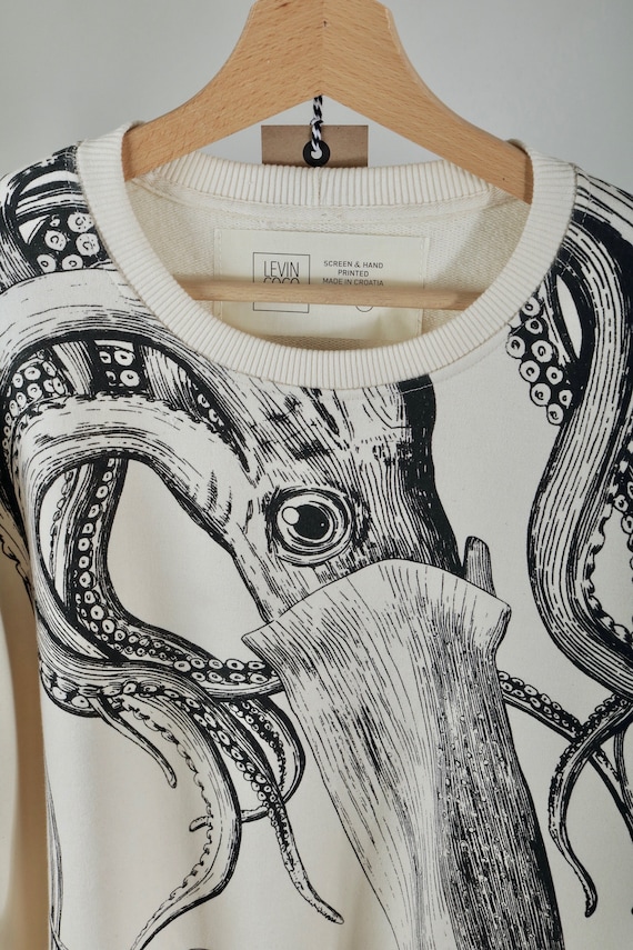 Screen printed pattern on unisex sweatshirt "BIG SQUID"