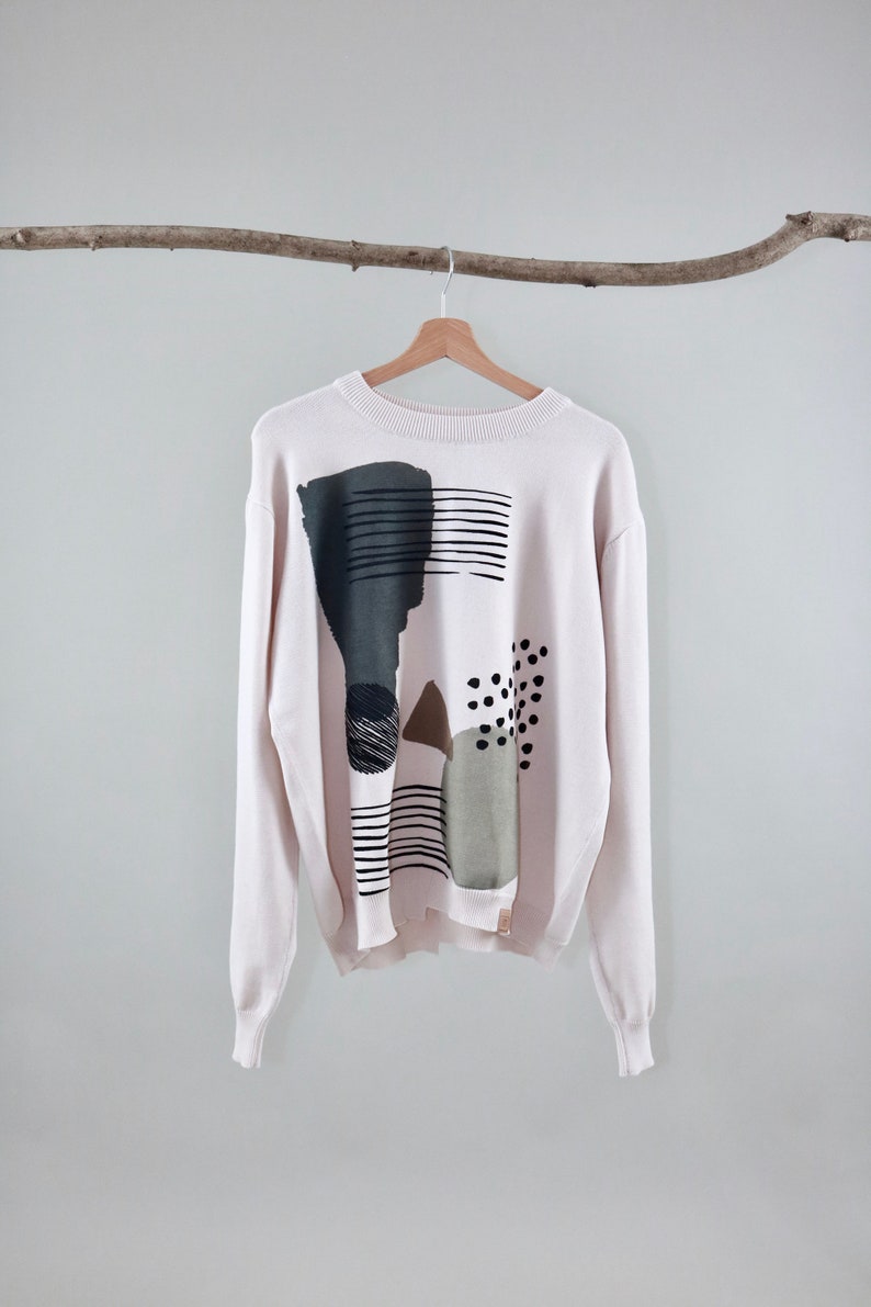 Screen printed pattern on oversize sweater ABSTRACT image 4