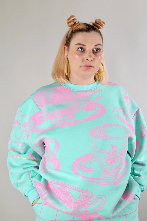 Screen printed pattern on women, oversized sweatshirt "BIG TEA CUP"