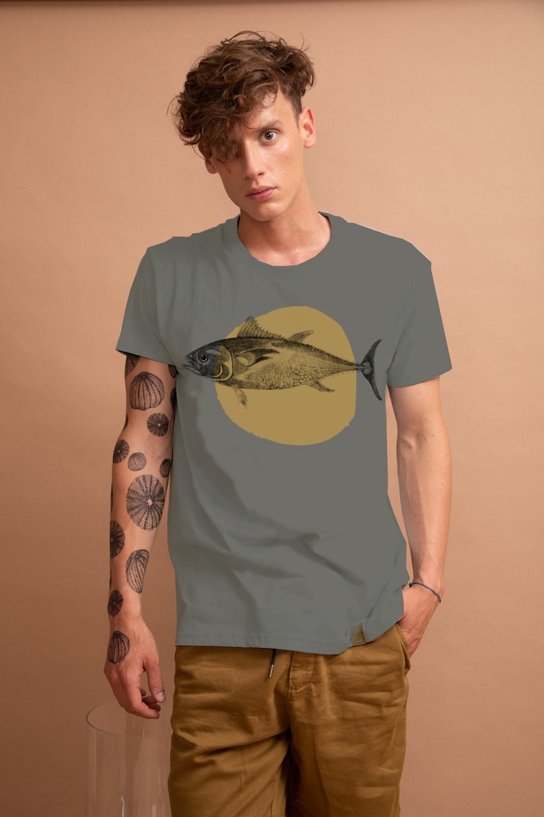 Screen printed graphic on T-shirt FISH & CIRCLE image 3