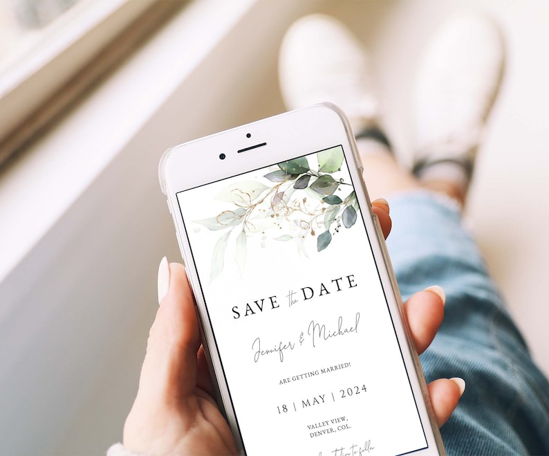 Puede incluir: Una tarjeta digital de guardar la fecha con un fondo de acuarela de hojas verdes y detalles dorados. El texto dice "Save the Date Jenifer & Michael Are Getting Married! 18 | May | 2024 Valley View, Denver, Col."
