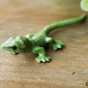 Handmade Green Ceramic Lizard Figurine: Pottery Gecko Ornament