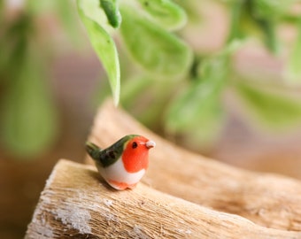 Petit oiseau miniature en céramique peint à la main Robin de Noël Mini petits animaux