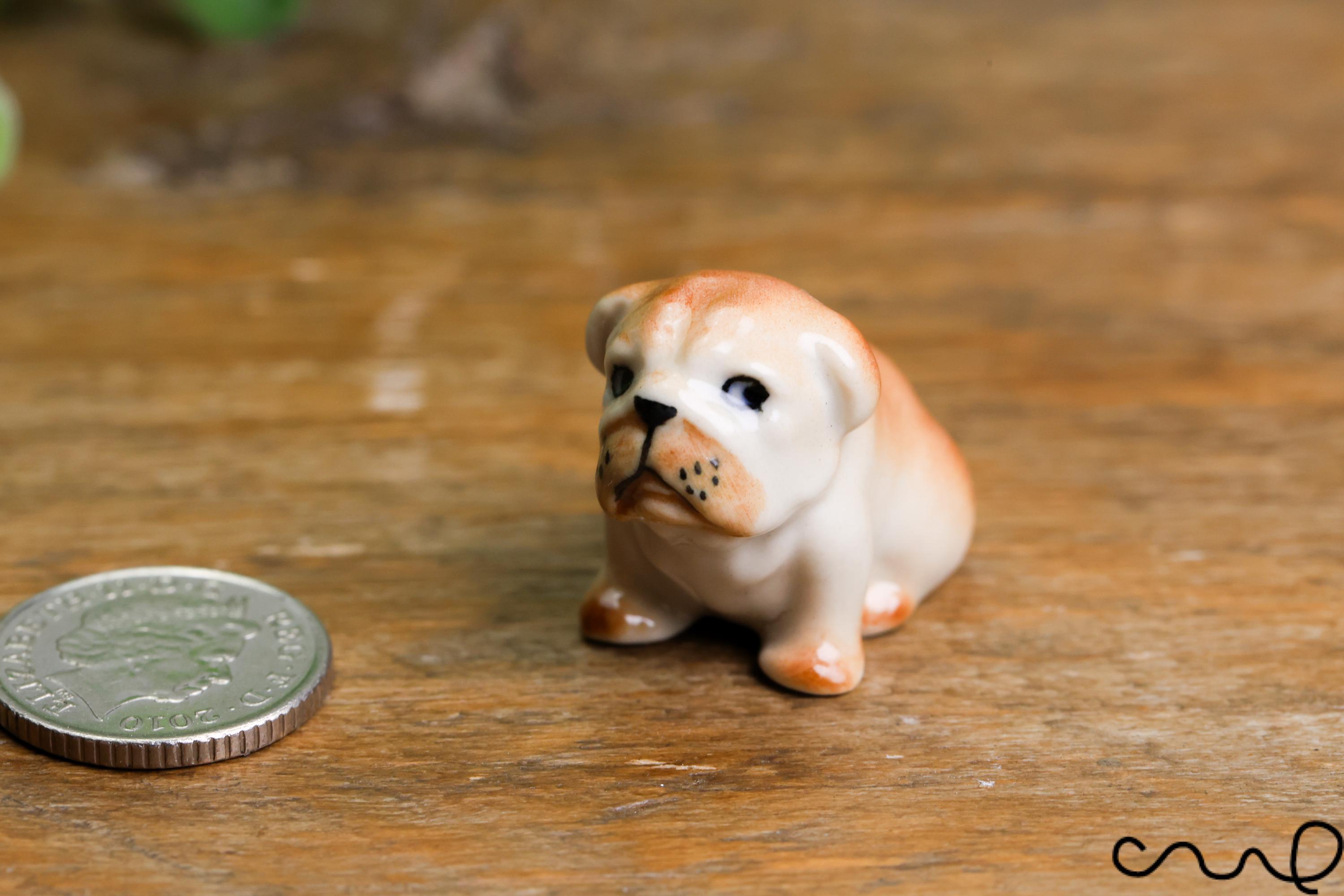手描きの陶器製ブルドッグの置物：ミニチュア犬の飾り - Etsy 日本