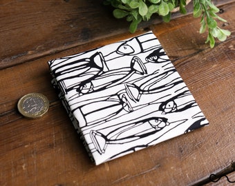 Pochette de costume unisexe faite main en coton, cadeau de mariage poisson noir blanc V