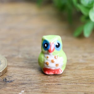 Figuras de búho de cerámica pintadas a mano: pequeños adornos de animales, set coleccionable imagen 3