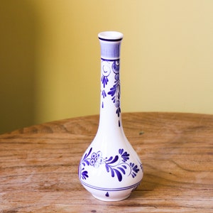 Hand Painted  Blue & White Ceramic Delfts Long Necked Decorative Bud Vase Floral