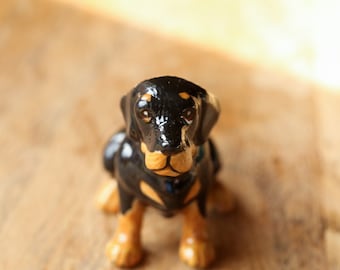 Figurine de chien Rottweiler assis en céramique, poupée en poterie, ornements, cadeau à collectionner