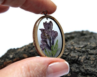 Pendant Eco pendant Pendant with lilac Pendant from wood Pendant from resin Gift to the girl Botanical pendant Pendant with flowers