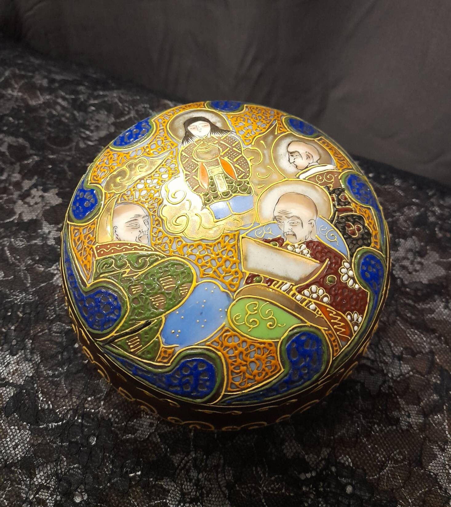 Beautifully hand painted little vintage Satsuma trinket box. Etsy