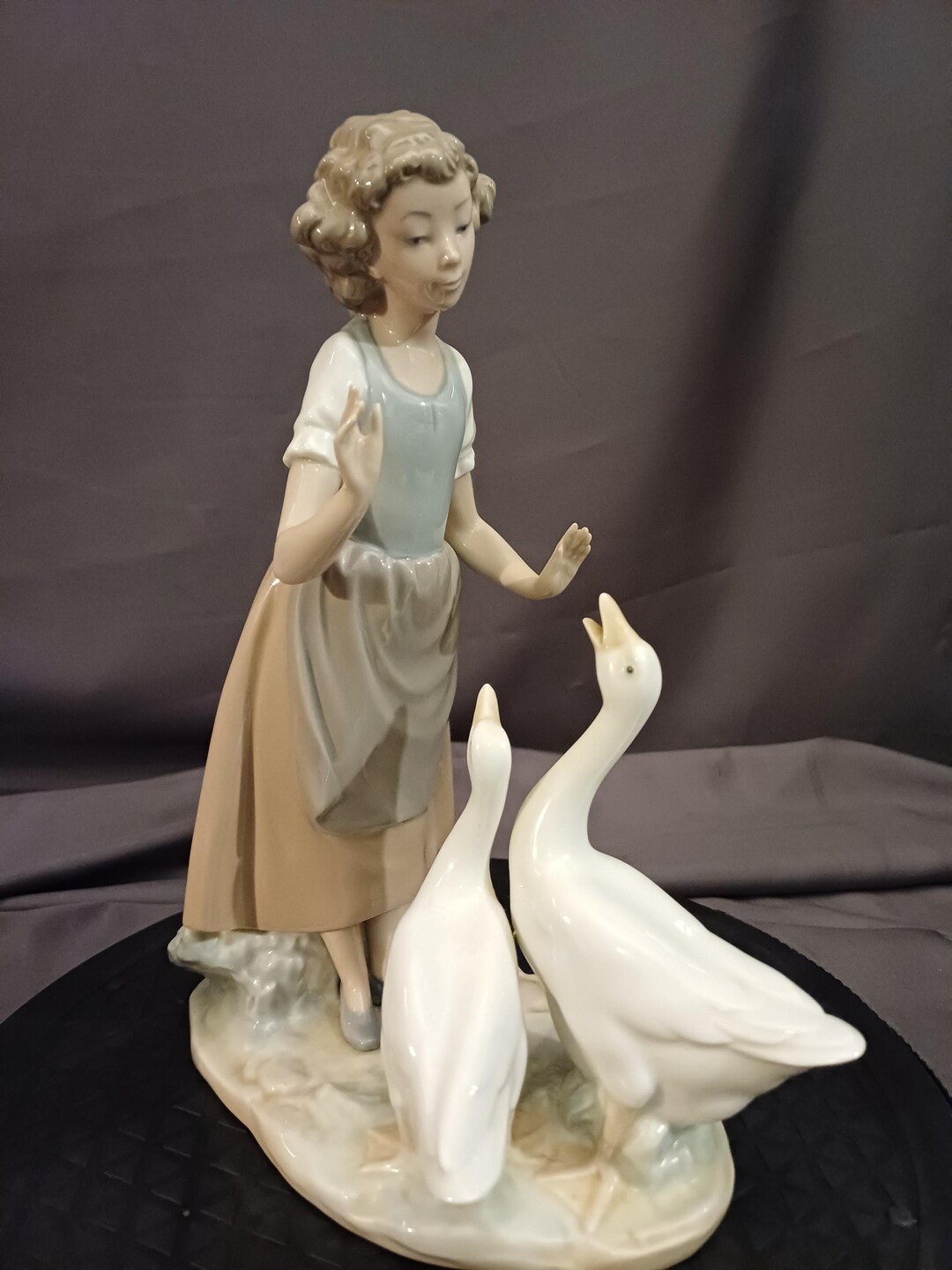 アンティーク雑貨 LLADRO Girl With Two Geese 28cm Girl With Two Geese. Beautiful Vintage Nao Figurine by Lladro of