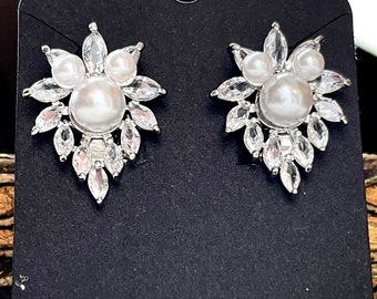 Disney Wedding Clip on or Post Earrings, Mickey Mouse Pearl Clip on earrings or Post