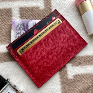 Handgemachter schmaler Kartenhalter aus Kalbsleder in den Farben Rouge Casaque, Rouse Grenat und Rouge H