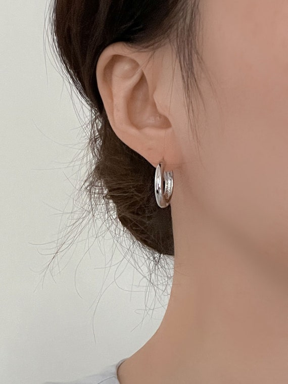 Large huggie hoop earrings deals