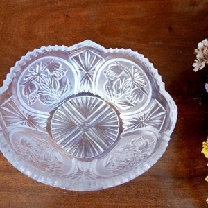 Kleine Vintage Kristallschale - Dekorativer Bonbonhalter, Kosmetiktablett, Ringschale