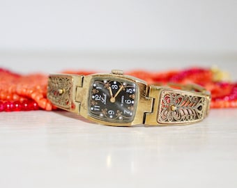 Reloj mecánico Luch vintage único para mujer en dorado: un reloj clásico